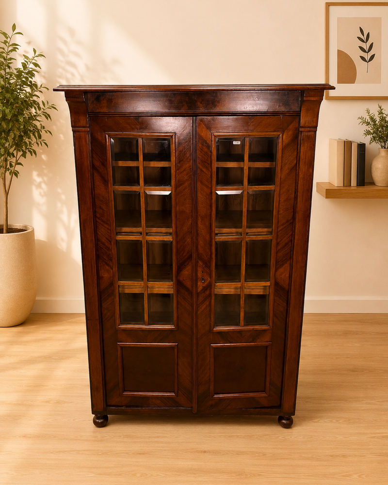 Vitrinenschrank