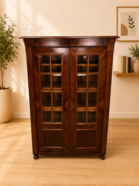 Vitrinenschrank