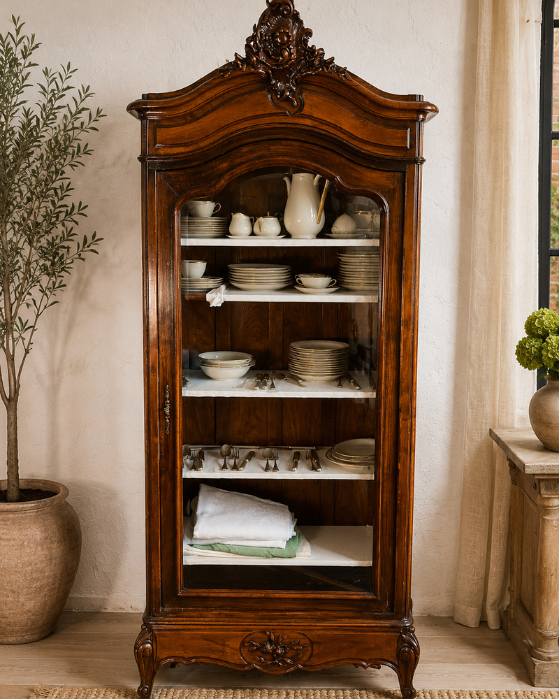 Vitrinenschrank