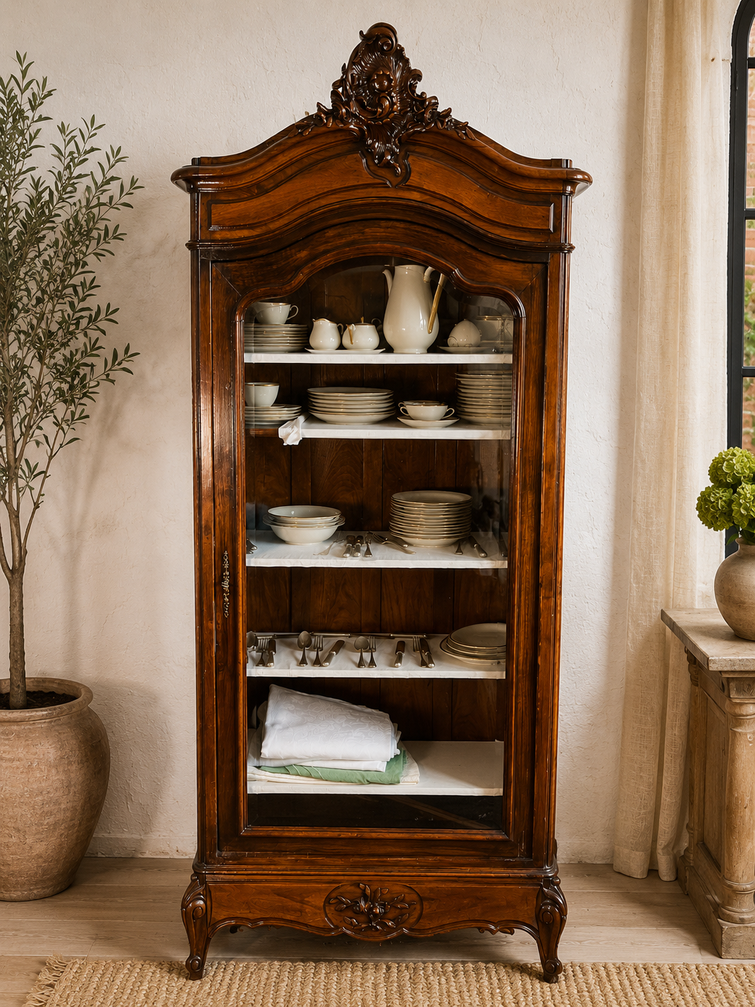 Vitrinenschrank