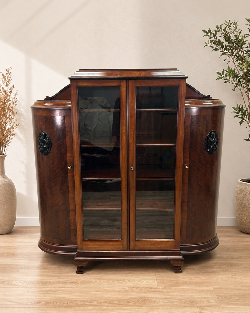 Vitrinenschrank