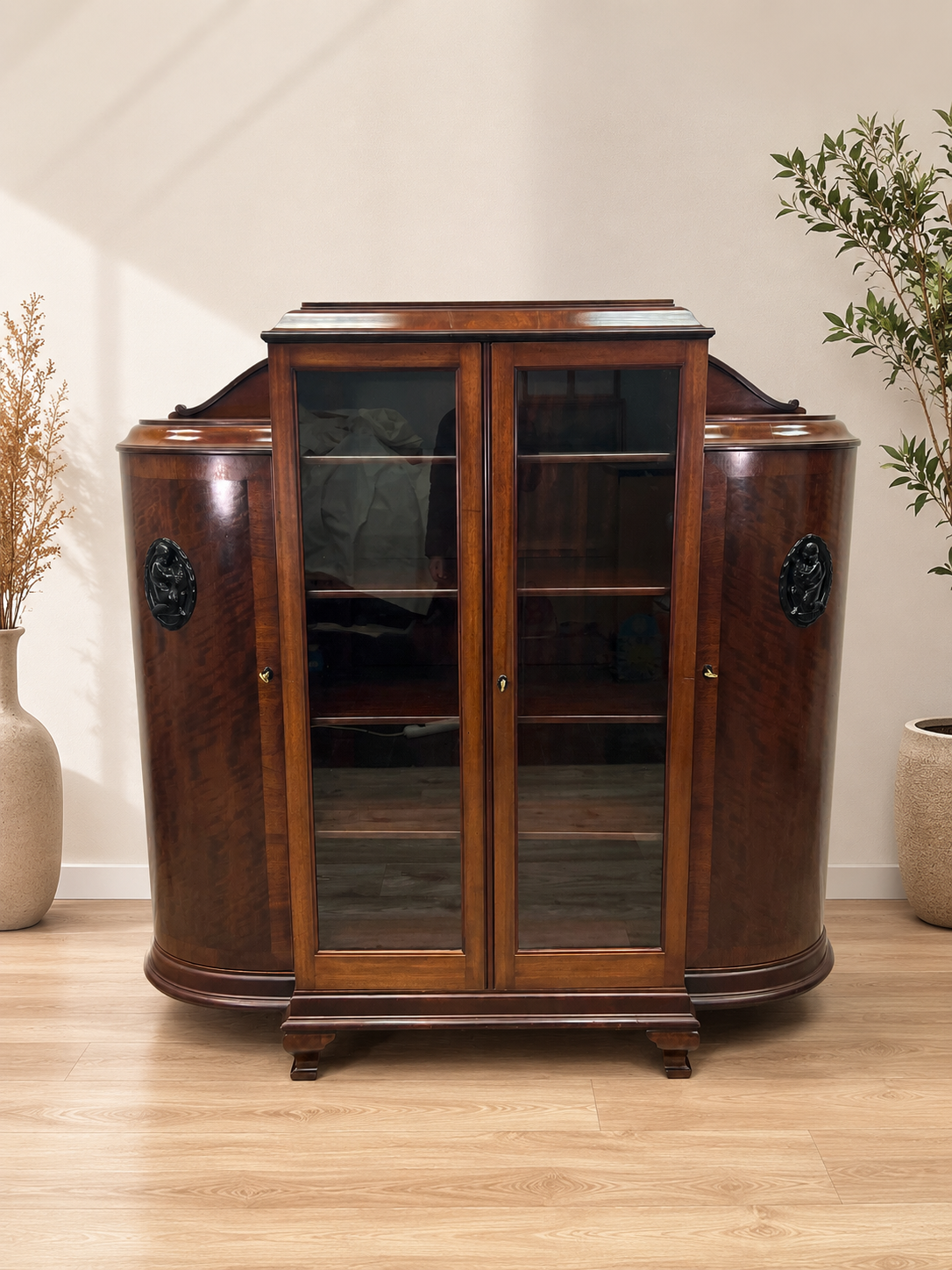 Vitrinenschrank