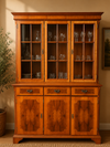 Vitrinenschrank