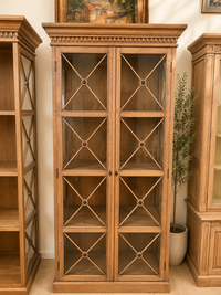 Vitrinenschrank