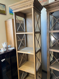 Bücherschrank