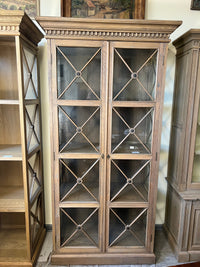 Vitrinenschrank