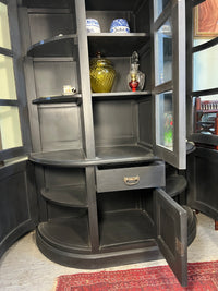 Vitrinenschrank
