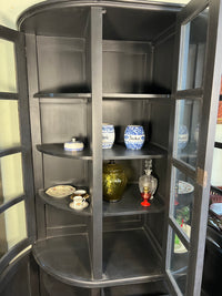 Vitrinenschrank