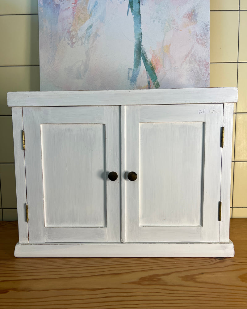 Kleiner Hängeschrank