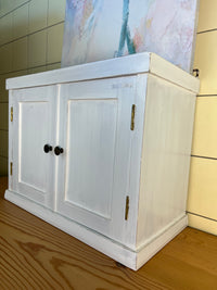 Kleiner Hängeschrank