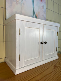 Kleiner Hängeschrank