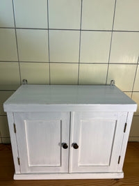 Kleiner Hängeschrank