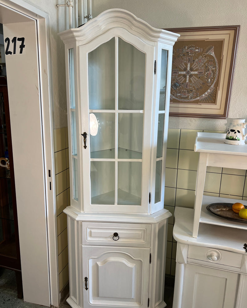 Weißer Eckschrank