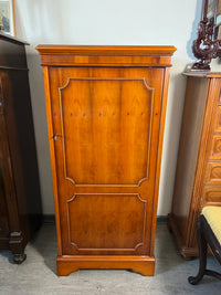 Halbschrank