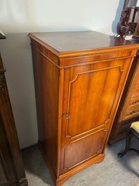 Halbschrank