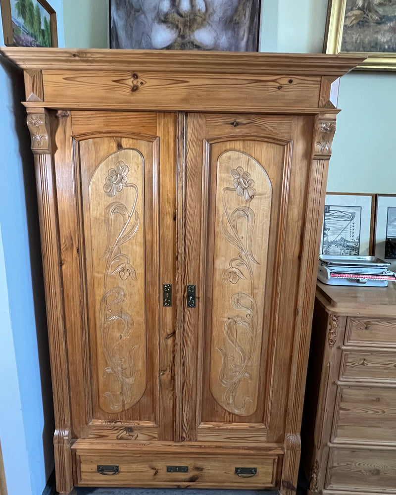 Kleiderschrank
