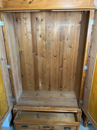 Kleiderschrank