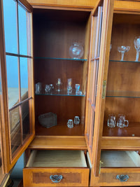Vitrinenschrank