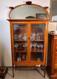 Vitrinenschrank