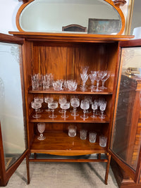 Vitrinenschrank