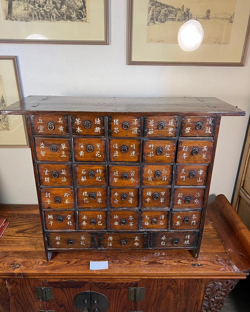 Asiatischer Apothekerschrank