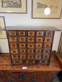 Asiatischer Apothekerschrank