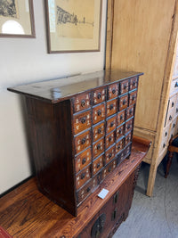 Asiatischer Apothekerschrank