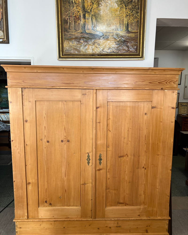 Kleiderschrank