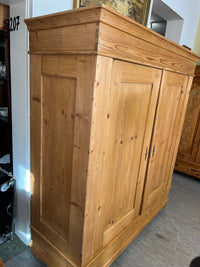 Kleiderschrank