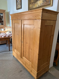 Kleiderschrank