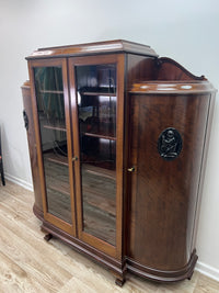 Vitrinenschrank
