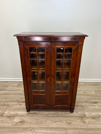 Vitrinenschrank
