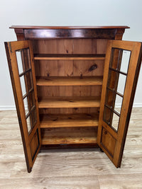 Vitrinenschrank