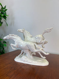 Zwei galoppierenden Pferde Porzellanfigur