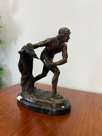 Bronzestatue Fischer by „Bronze Garanti Paris“ „JB Déposé“.