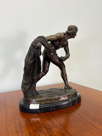 Bronzestatue Fischer by „Bronze Garanti Paris“ „JB Déposé“.