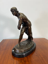 Bronzestatue Fischer by „Bronze Garanti Paris“ „JB Déposé“.
