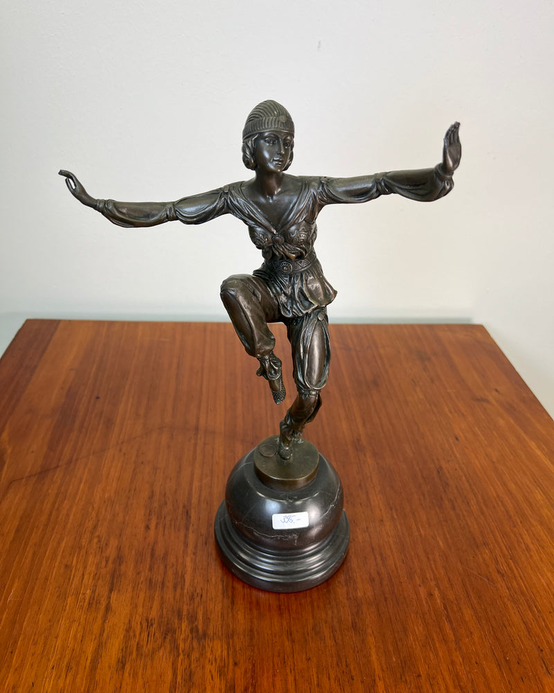 Tanzende Frau  "Bronze Garanti Paris" J.B. Deposee