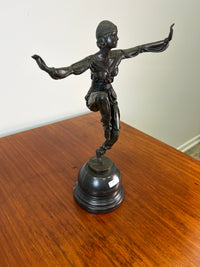 Tanzende Frau  "Bronze Garanti Paris" J.B. Deposee