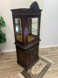 Vitrinenschrank