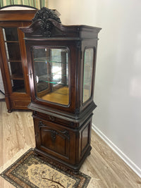 Vitrinenschrank