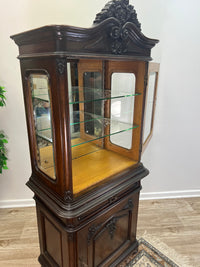 Vitrinenschrank