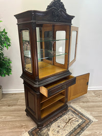Vitrinenschrank