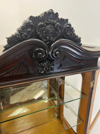 Vitrinenschrank