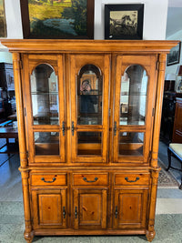 Vitrinenschrank