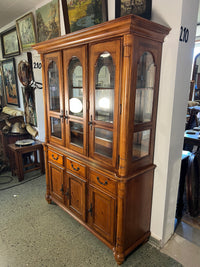 Vitrinenschrank