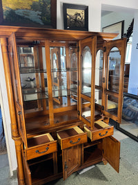Vitrinenschrank