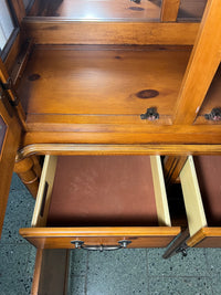 Vitrinenschrank