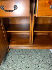 Vitrinenschrank