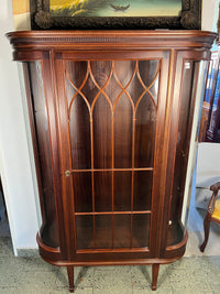 Vitrinenschrank